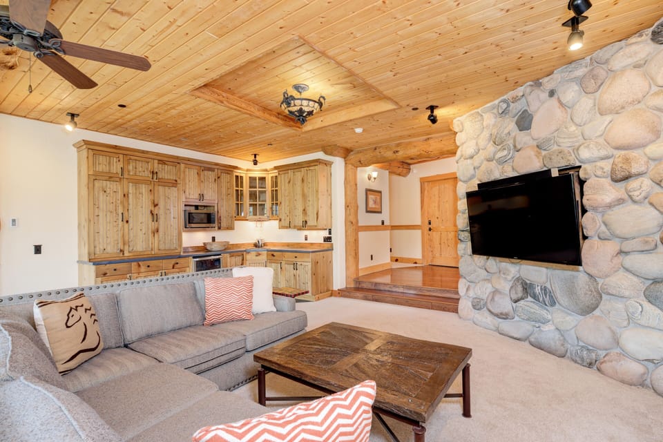1st Floor Lounge.