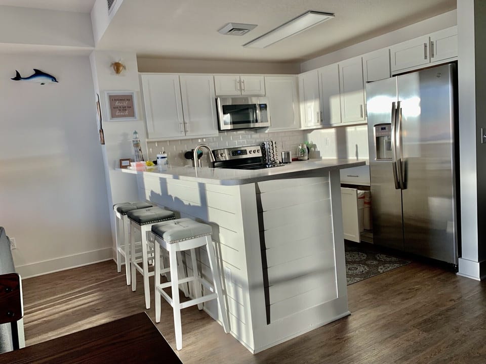 Barstool seating, perfect for breakfast or a snack!
