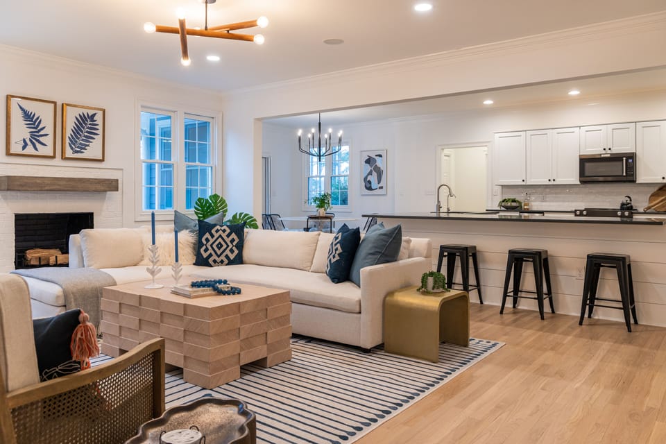 Open concept living room/kitchen