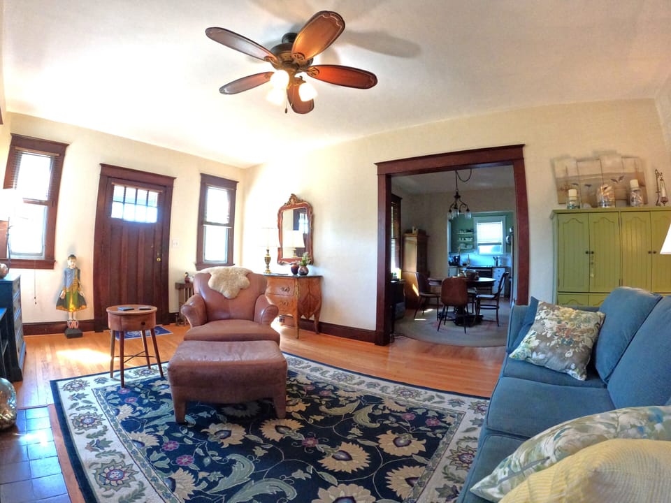 Living room - front door 