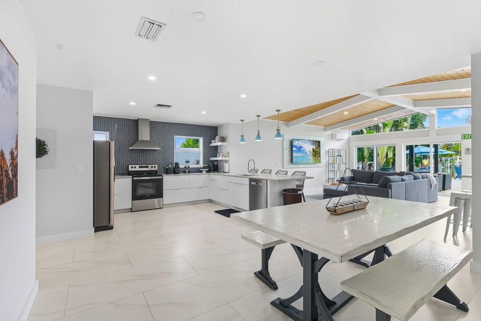 Guests enjoying the living, dining and kitchen rooms all have a gorgeous view.