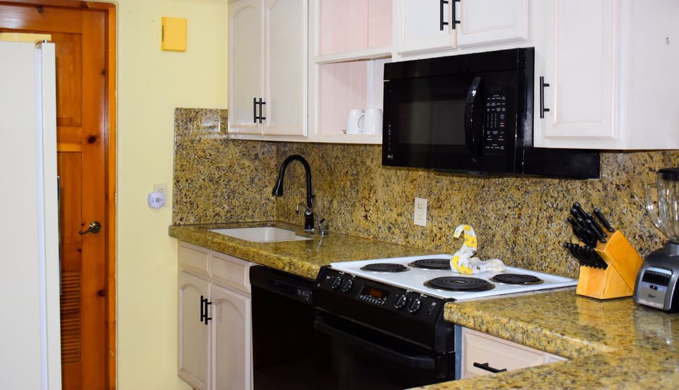 Beautiful kitchen with granite countertop