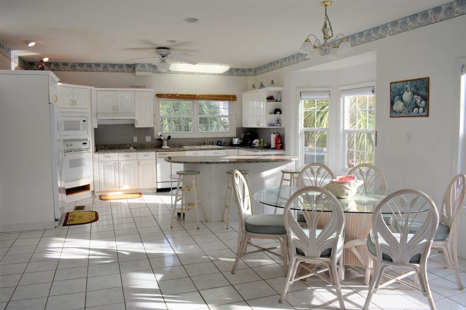 Kitchen / Dining Table