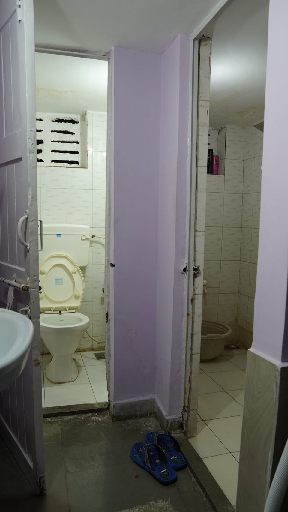 Washroom / Toilet / Basin / Sink Area