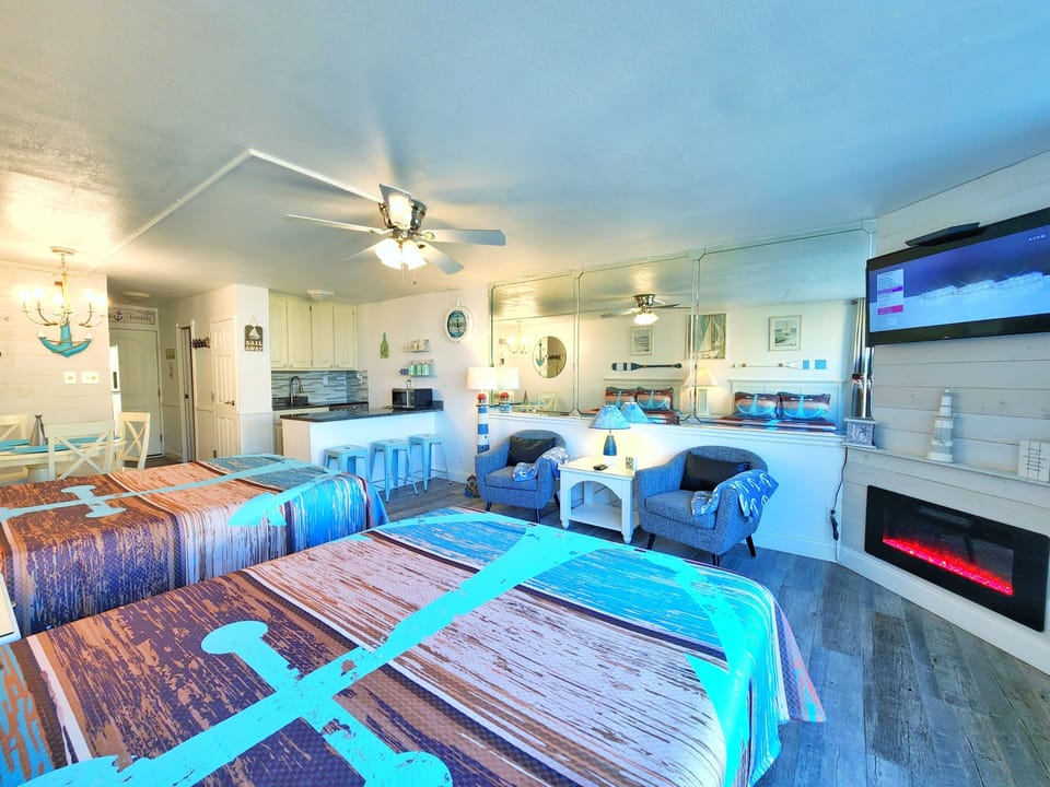 Cozy Beachfront Studio with Fireplace!