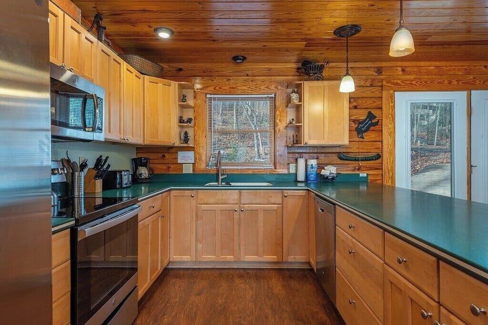 The fully equipped kitchen allows you to make your special creation.