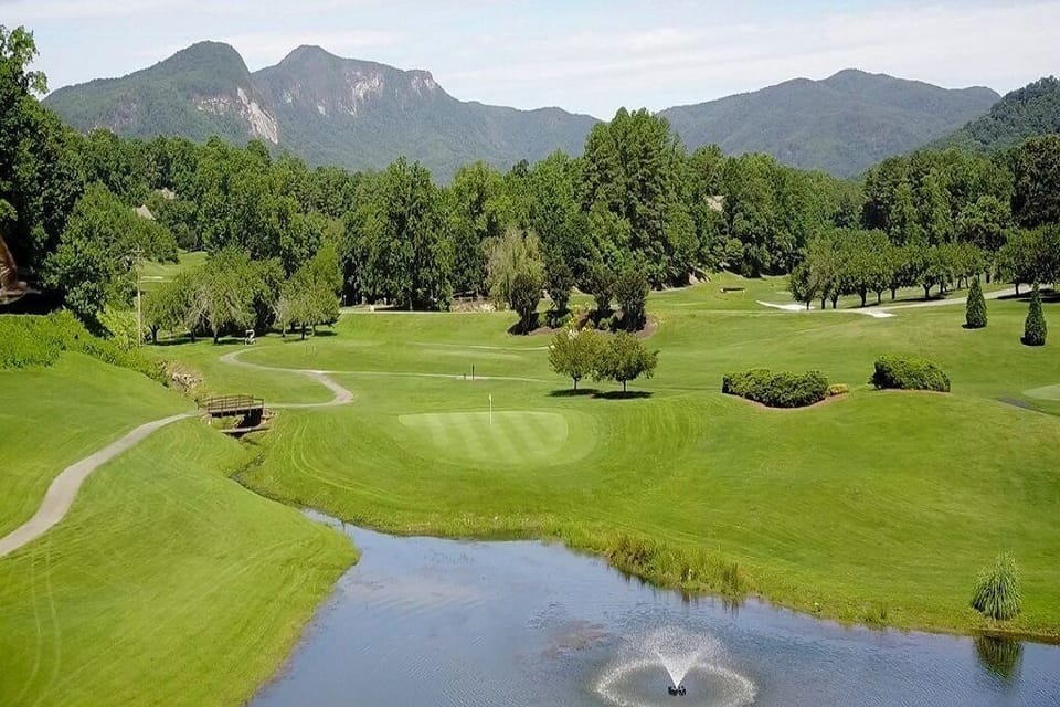 Apple Valley Golf Course at Rumbling Bald.