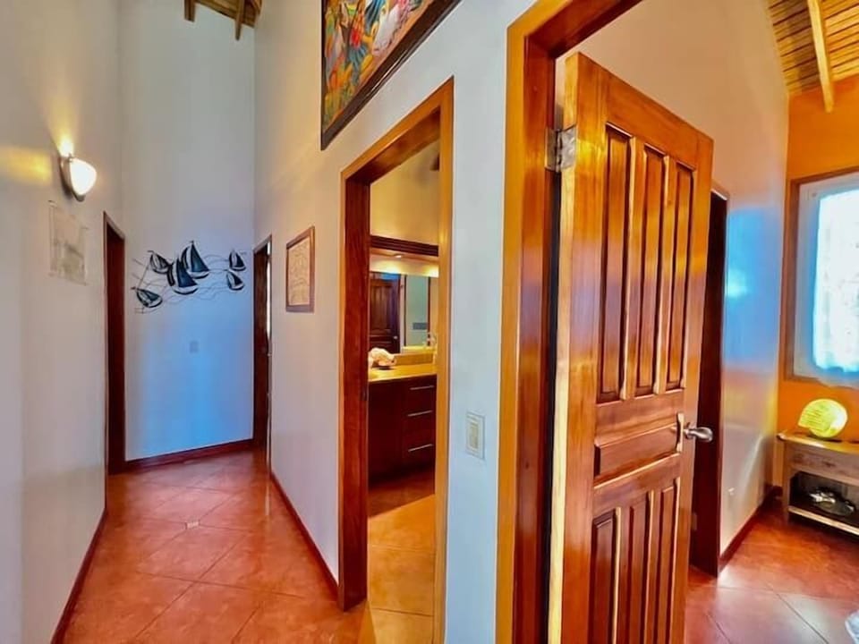 Room (4)