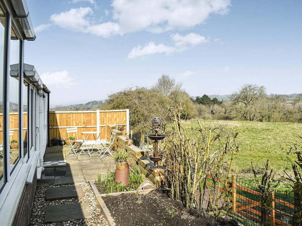 Sitting-out-area | Windmill Cottage, Breadsall, near Derby