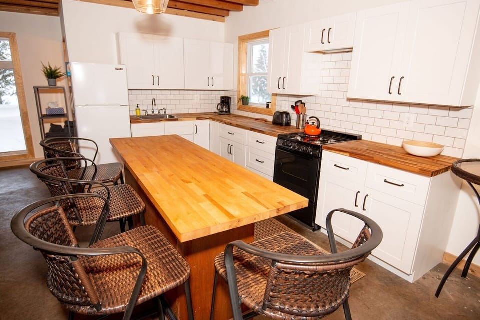 Enjoy this beautiful new kitchen!