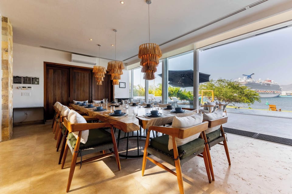 Experience the harmony of high-end design and homely comfort at our dining table.
