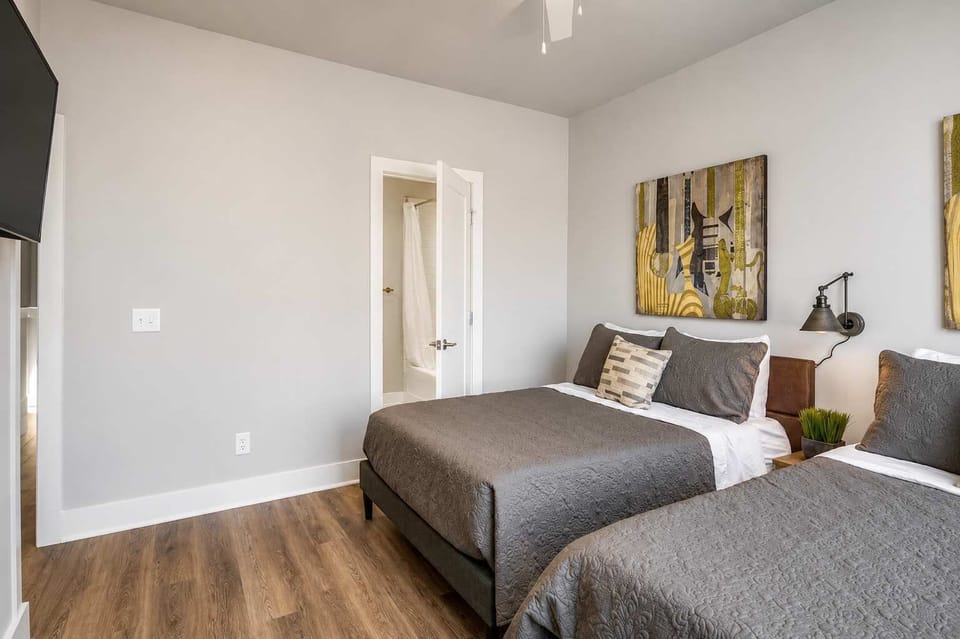 Bedroom 4 - 2 Full beds with private attached full bath

