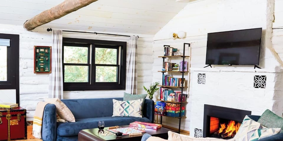 Welcome to Sycamore Camp! A modern log cabin with total privacy, just minutes from Big Boulder ski area!