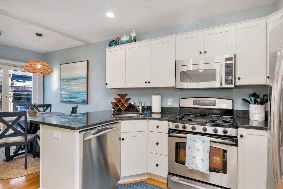 Full kitchen