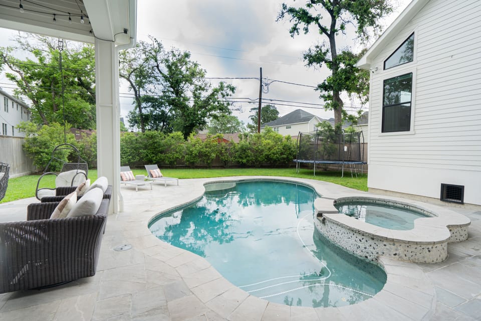 Backyard retreat! Large relaxing pool area. Outdoor bath & shower nearby.