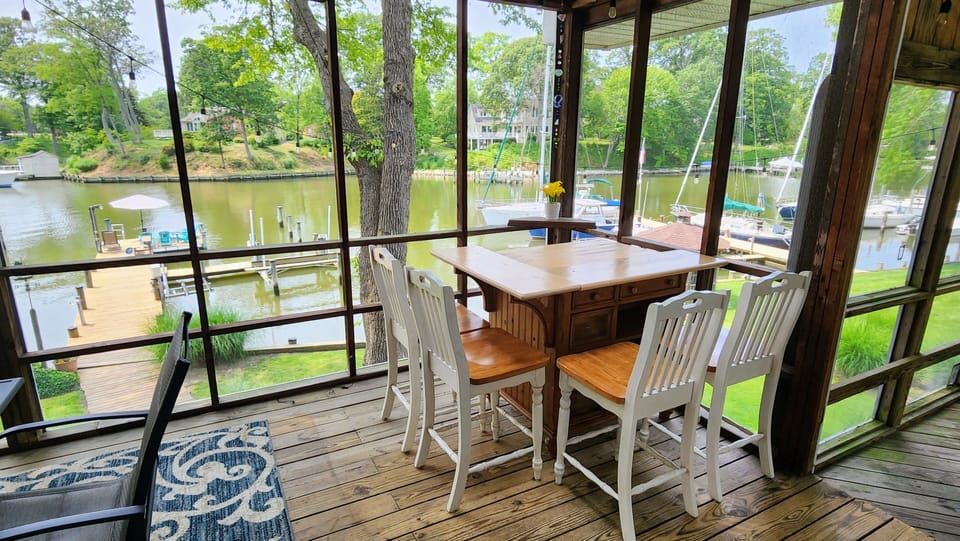 Bar area on screened porch