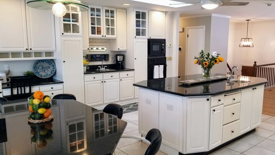 Coffee/beverage bar plus two prep sinks