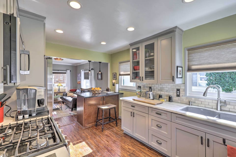 Kitchen | Keurig Coffee Maker | Toaster | Hot Water Pot
