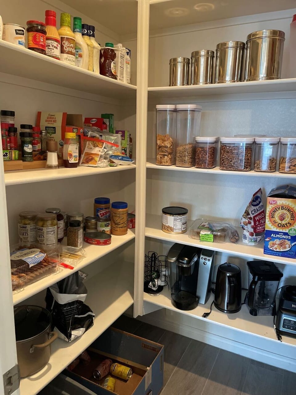 Equipped Kitchen and Pantry
