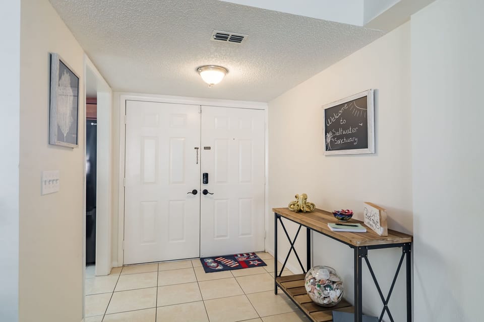 Private entrance 