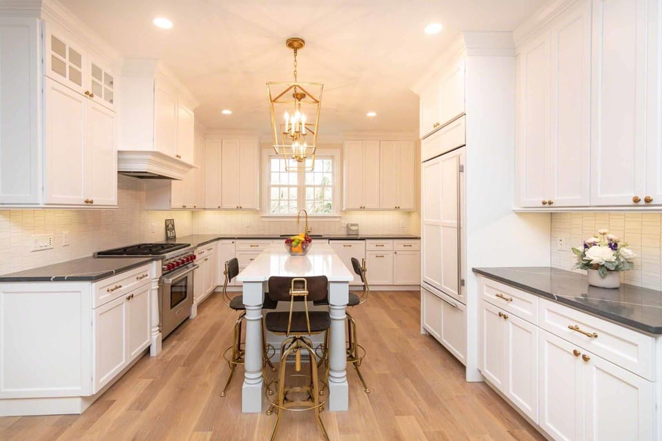 Large Open Kitchen Professional Quality Appliances and Granite Counters