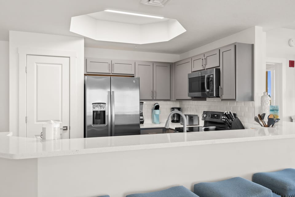 Kitchen with Breakfast Bar
