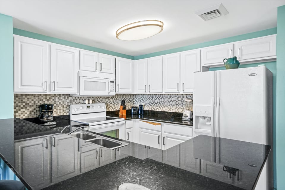 Kitchen with Breakfast Bar