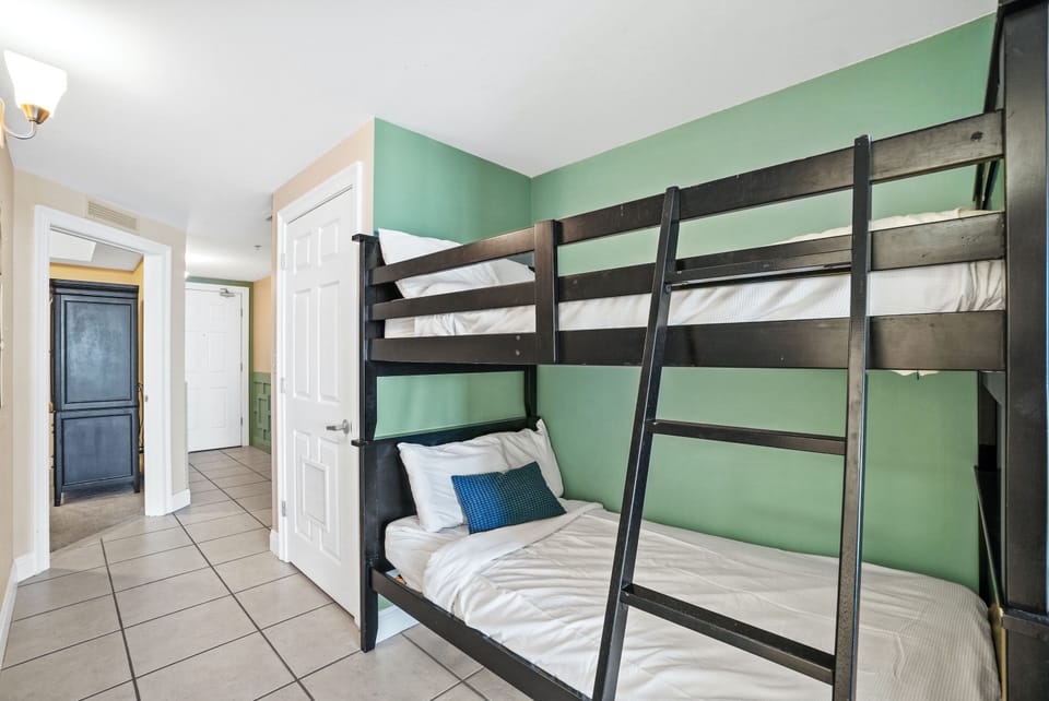 Bunk Alcove