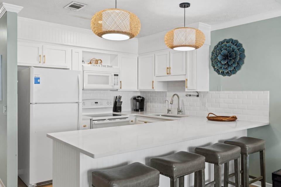 Kitchen with Breakfast Bar