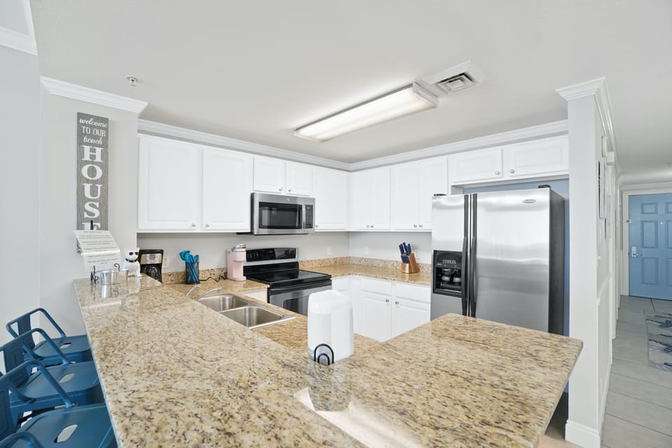 Kitchen with Breakfast Bar