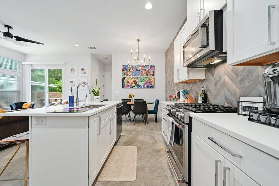 The open space of the kitchen makes it easy to accommodate the whole group with delicious meals.