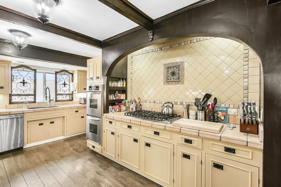 316MAR - Gourmet Kitchen Stove