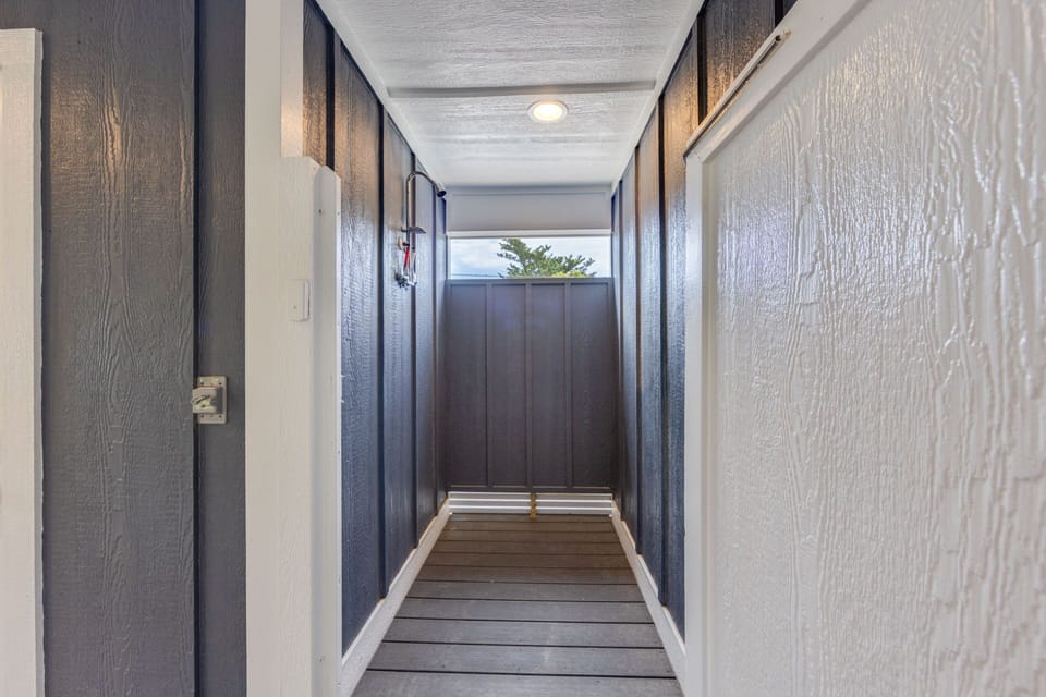 30-Surf-Or-Sound-Realty-993-Dolce Vita-Outside Shower-01