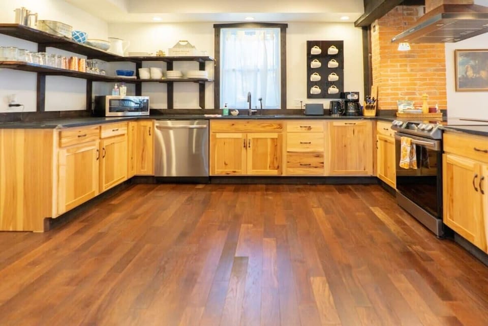 Fully stocked kitchen with everything you need, whether it’s coffee in the morning or dinner for the whole group. #StayComfortably