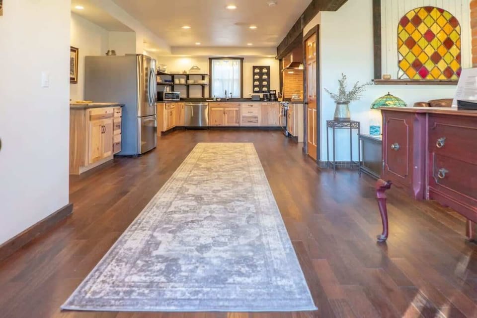 Plenty of room to gather, dine, and make memories together under one roof. #DiningTogether