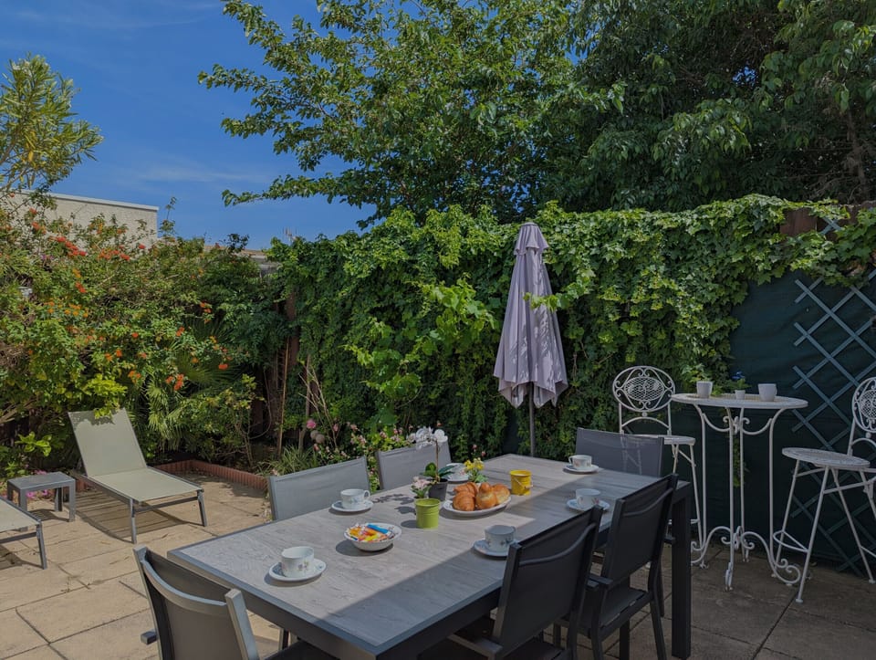 Spacious and fully equipped terrace for your meals or open-air aperitifs