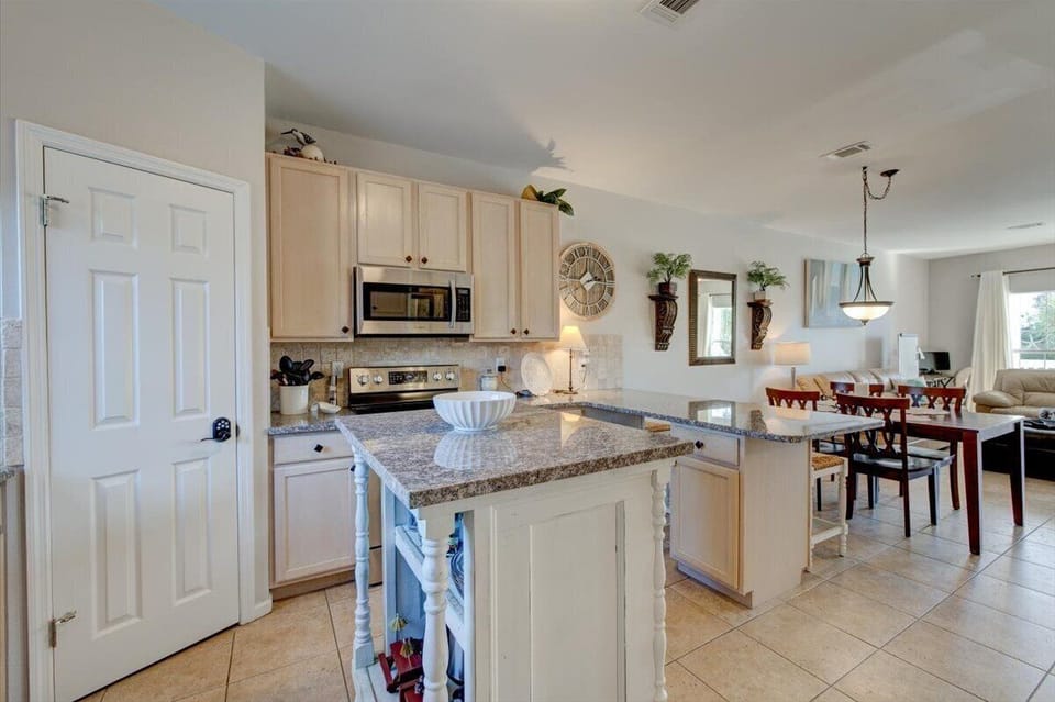 Who wouldn’t want to cook in this kitchen?