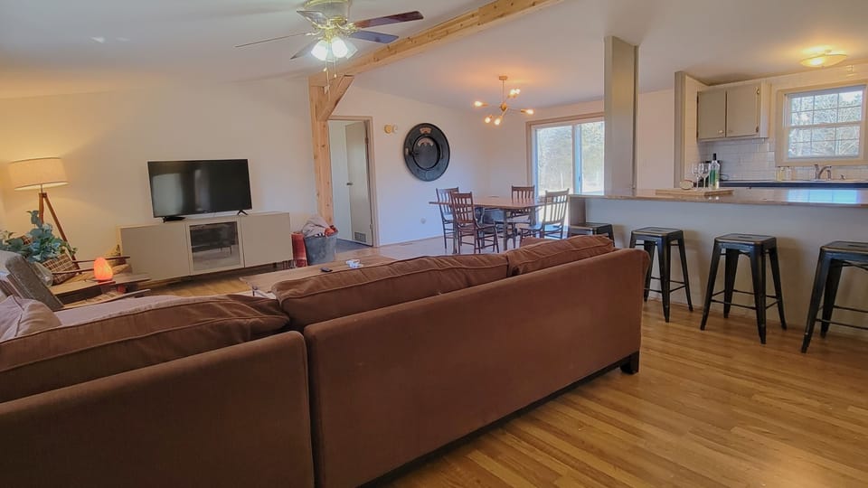 living/dining/kitchen