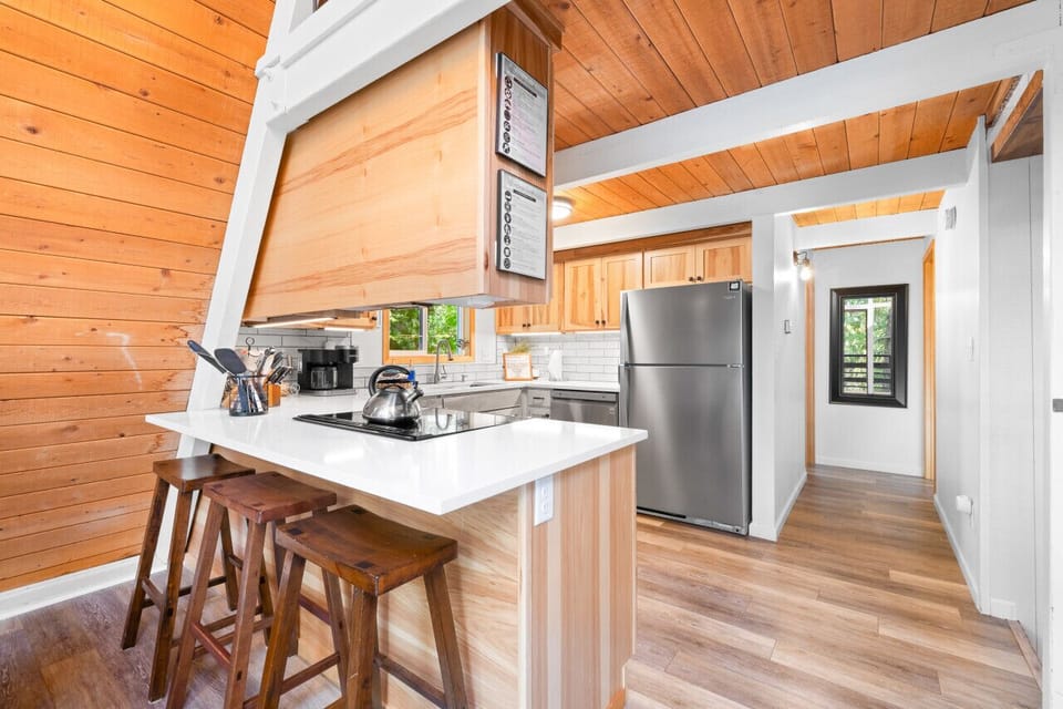 Your kids will love taking all meals at the counter with seating for 3