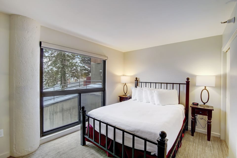 Primary Bedroom with 1 Queen Bed
