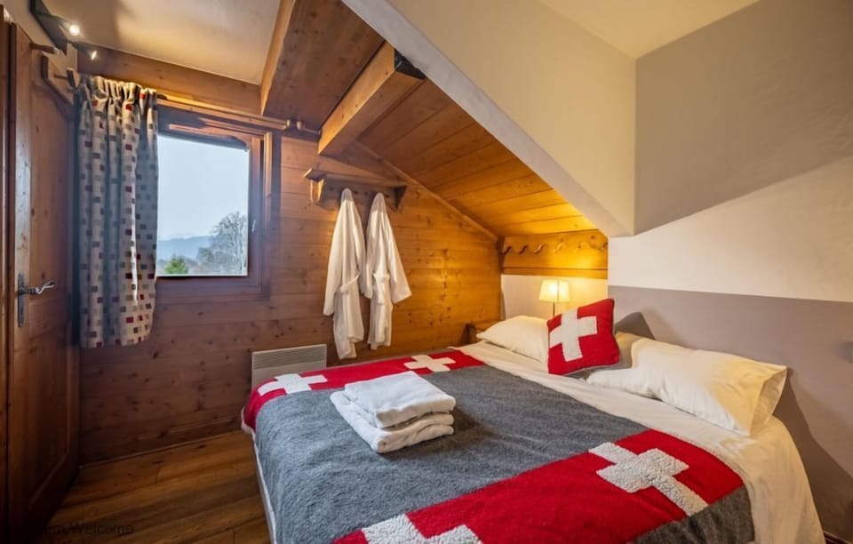 MASTER BEDROOM WITH PRETTY VIEWS OVER THE MOUNTAINS