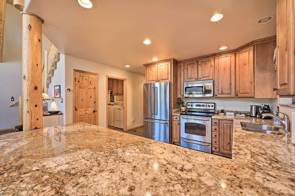 Fully Equipped Kitchen | Coffee Maker | Coffee Grinder | Spices
