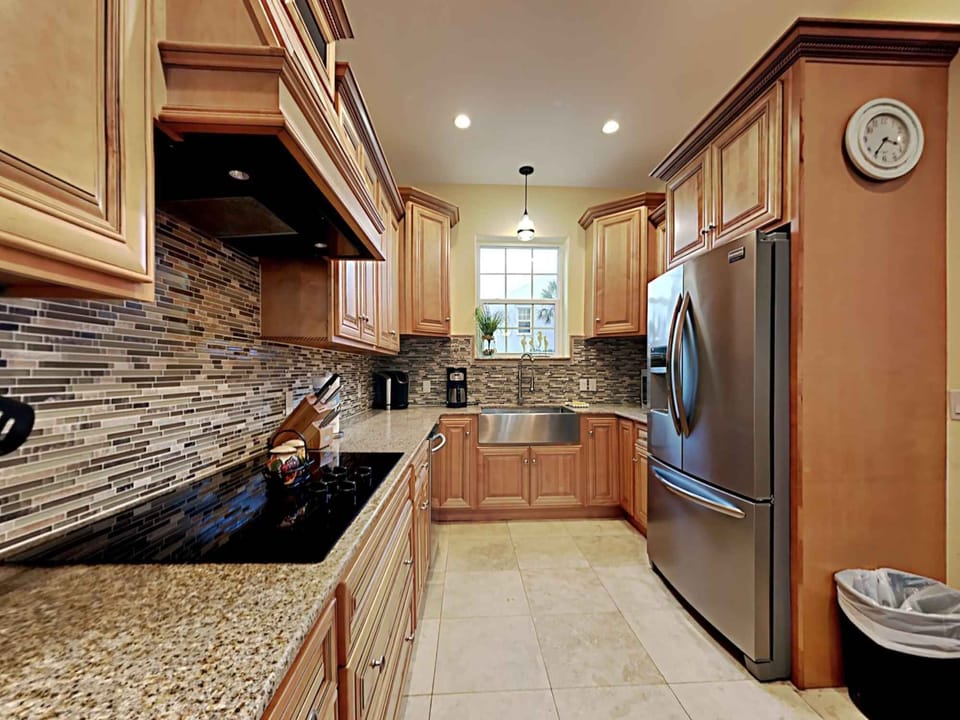 Kitchen - Stylish with Stainless Steel Appliances