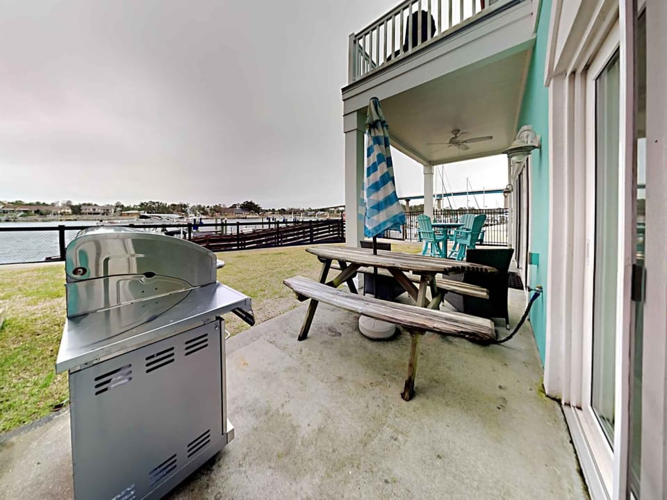 Outdoor Grill and Dining Area