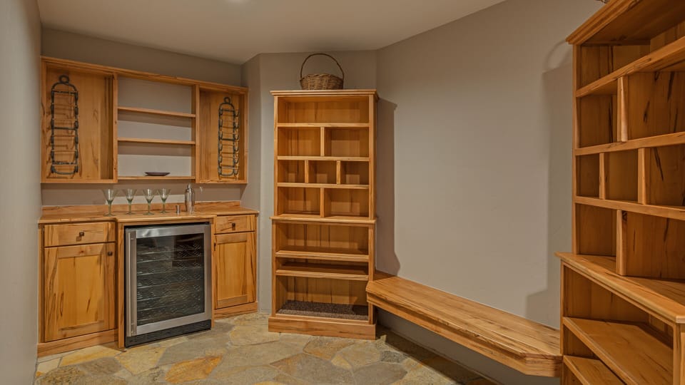 Mudroom, Lower Level