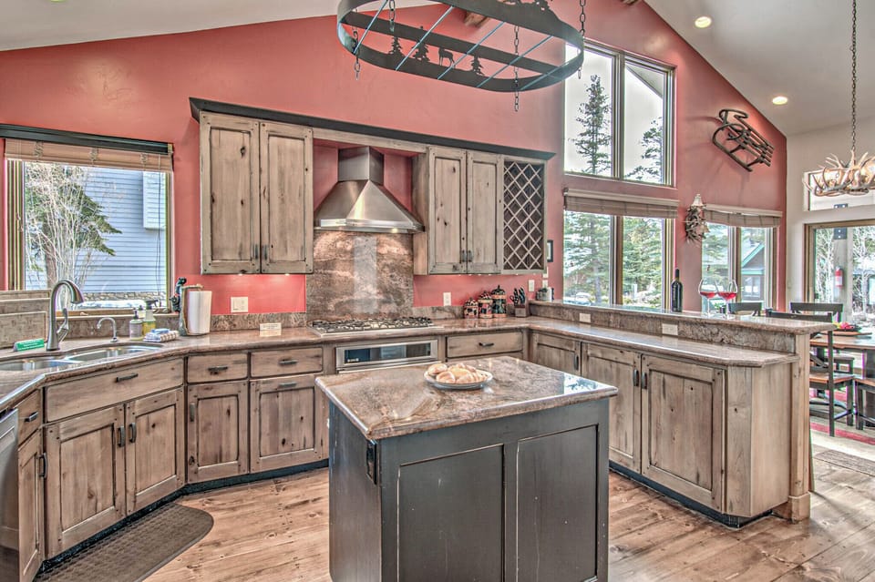 Kitchen, Main Level