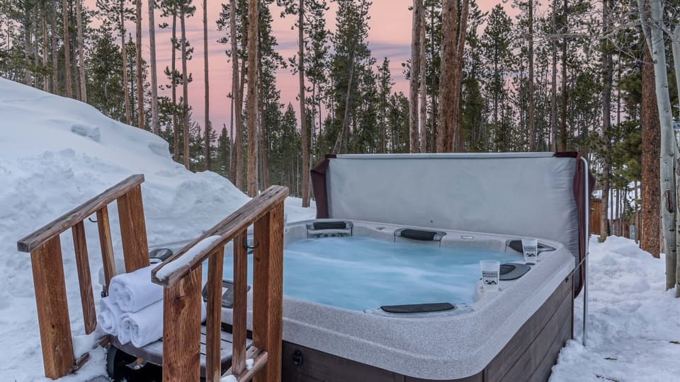 Private hot tub just steps away!