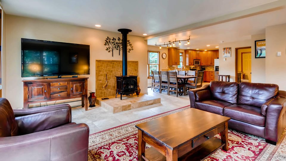 Ravens Bungalow great room, open to kitchen