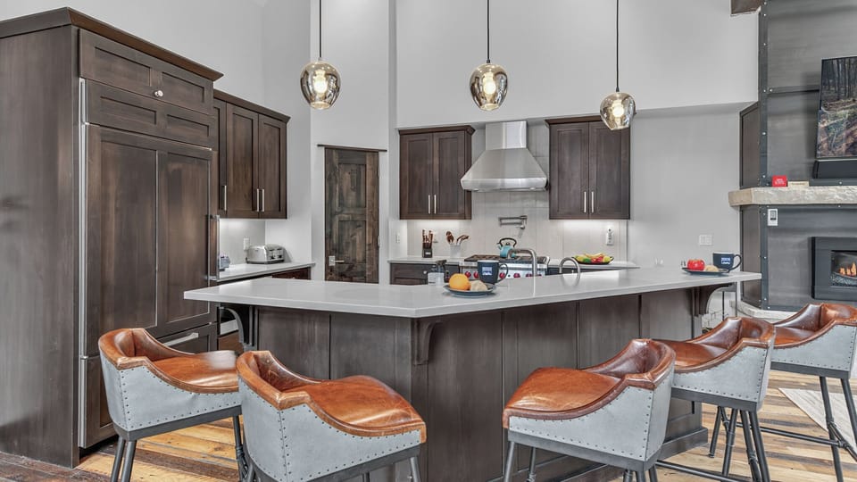 Kitchen, Main Level - Bar seating at kitchen island