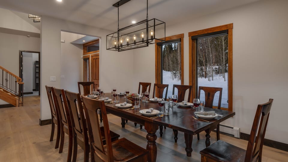 Dining area seats up to 10